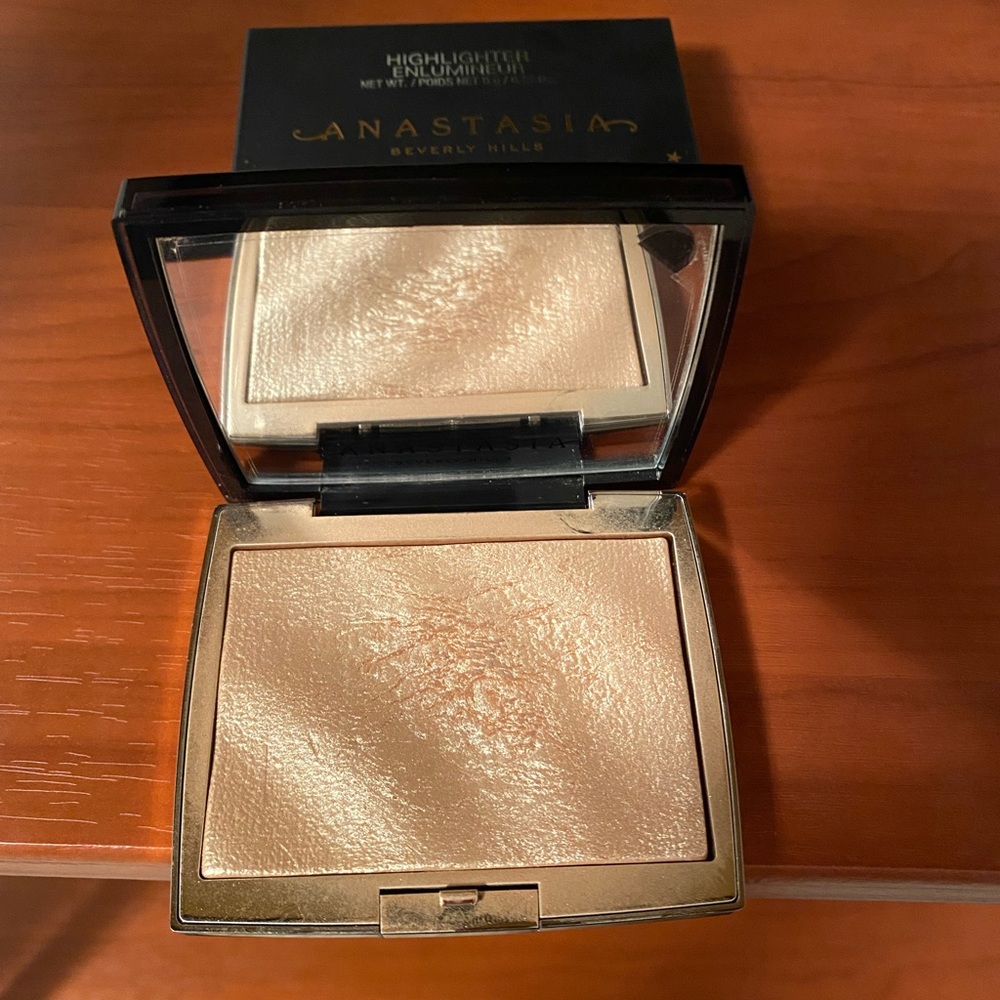Anastasia Beverly Hills Amrezy Highlighter